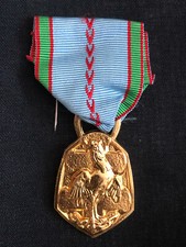 ancienne médaille commémorative de la guerre 1939 - 1945