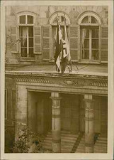 Premier mai 1933, le drapeau à croix gammée à l'ambassade allemande Vintage