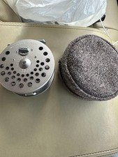 Moulinet à mouche CANTATA 2350 avec housse de protection durable et lisse