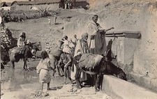 Maroc - Types arabes à la fontaine - CARTE PHOTO - Ed. inconnu