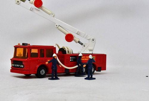 Camion pompiers nacelle - de,