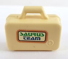 VALISE JAUNE AVEC AUTOCOLLANTS