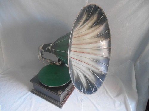 Gramophone phonographe - ",