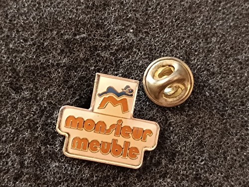 Pin monsieur meuble - pin's, mobilier