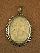 Ancien pendentif Portrait