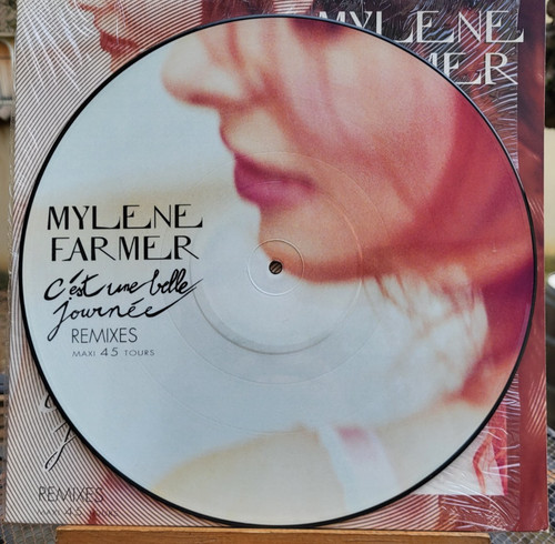 Mylene farmer est une - c'est,