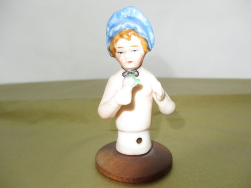 Girl blue bonnet holding - girl,