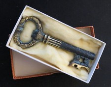 ANCIEN TIRE BOUCHON EN BRONZE