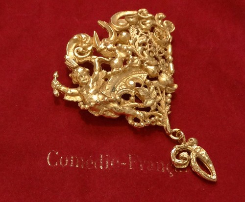Christian Lacroix. Broche