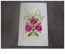 BRODEE.n°24915.FLEURS ROSES ET TISSUS VERT