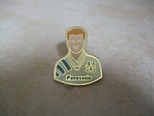 PINS FOOT FOOTBALL   MARSEILLE OM  JOUEUR MODELE 6