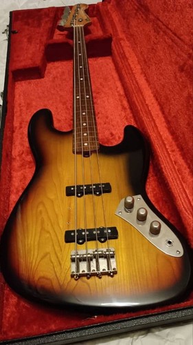 Guitare basse électrique