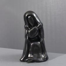 Statuette de vierge en faïence émail noir satiné style Jouve signée JP 1975
