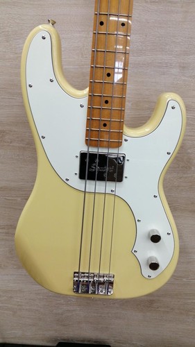 Guitare basse électrique