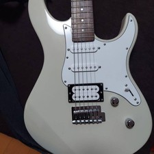 Guitare électrique YAMAHA