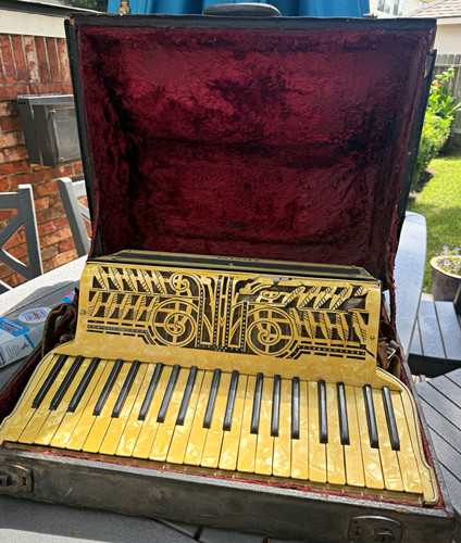 Italia piano accordion - piano,