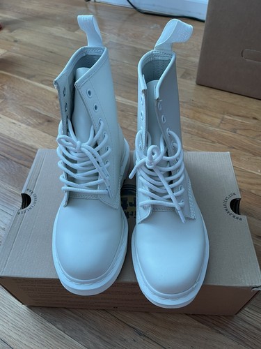 Airwair martens boots brand - airwair,