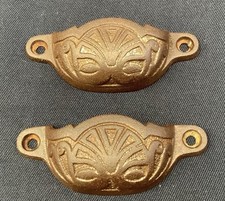 2 ANCIENNES POIGNÉES COQUILLE