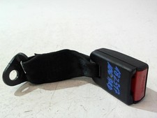 Attache ceinture arriere droit