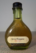 Mignonnette ancienne old mini bottle Armagnac Janneau grand armagnac