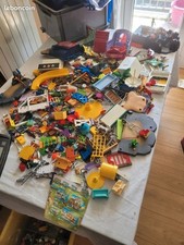 Lot vrac playmobil Avec personnages environ 4 kg