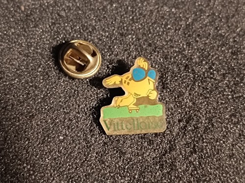 Pin vittelloise eau boisson - pin's,