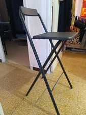 2chaises hautes de bar sans rayures etat correct  de couleur noires 