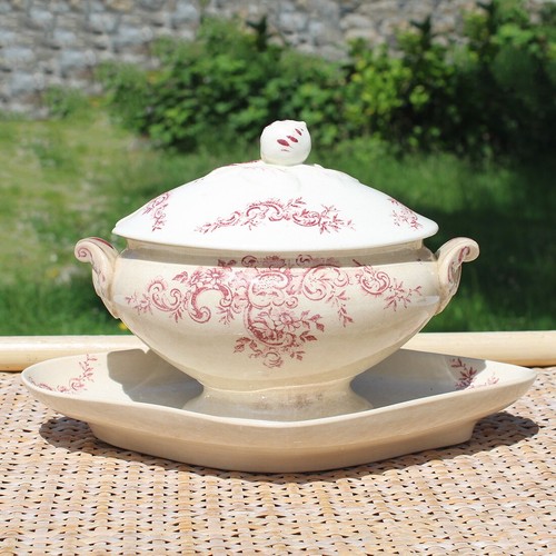 Ancienne saucière sur dormant