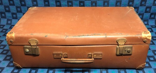Belle ancienne valise rétro