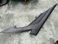 Cache réservoir gauche SUZUKI 600 GSR 2006 à 2011