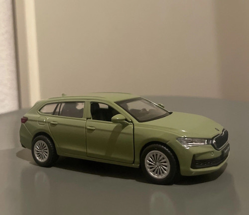 Voiture miniature skoda superb - voiture,