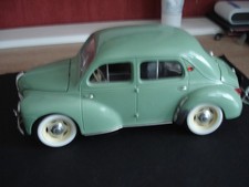 RENAULT  4 CV  VERTE  SOLIDO    1/17