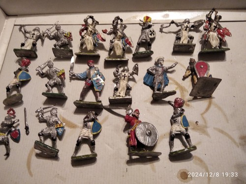 Lot soldats médiévaux - 1/32,