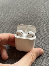 AirPods 1ère génération Apple – Écouteurs sans fil + boîtier – 90 €