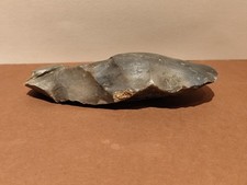 Hache taillée en silex du Néolithique vers 6000/4000 avant JC, origine normandie