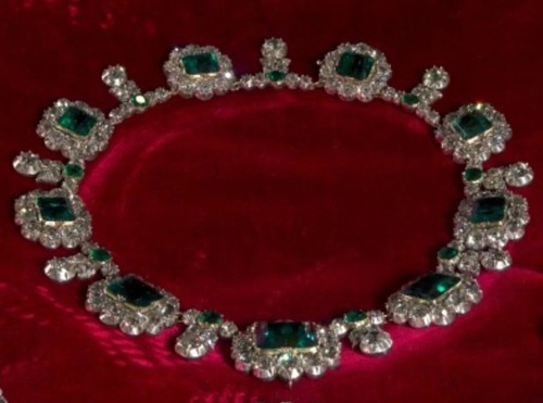 Collier vintage reine victoria - reine,