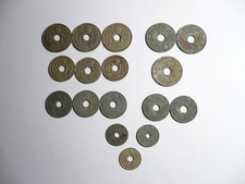 Lot De 17 Pièces Trouées Entre 1919 Et 1946 - 20cts, 25 cts, 5cts - Voir Photos