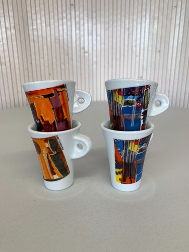 Lot tasses à - de,
