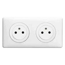 Legrand 99705 et 66632 - Prise