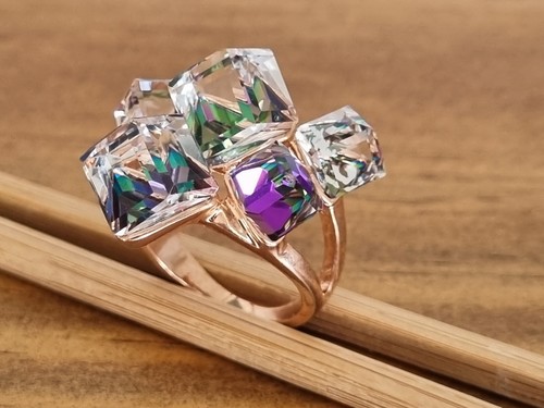 Bague rose ornée de - bague,