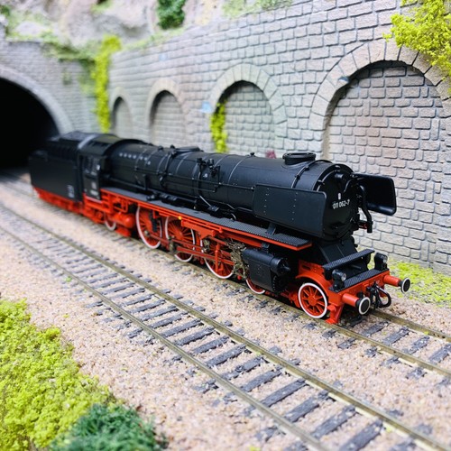 Locomotive vapeur 011 - à,