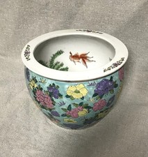 Bassin à poissons en porcelaine émaillée décor japonisant XXème siècle