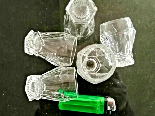 Lot cinq petits verres à - lot, de