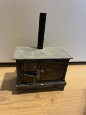 Ancien fourneau en tôle pour poupée ancienne 