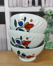 3 Mini Bols Anciens En Porcelaine Torsadé Décor Floral