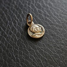 Minuscule médaille