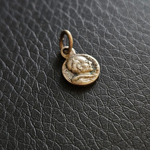 Minuscule médaille