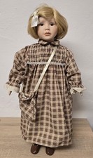 Poupée d'artiste poupée en