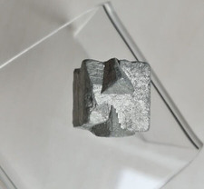 Cube de PYRITE 19,18 g / 1,5 cm pierre minéraux photo prise à la lumière