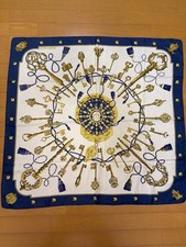 Foulard HERMES Carre 90 en soie Fantaisie d’Etriers bleu marine blanc...